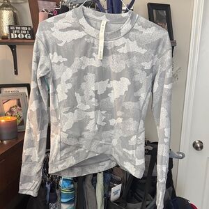 Lululemon Athletica Gray and White Patterned Top